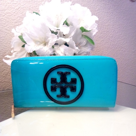 Tory Burch Handbags - Tory Burch Turquoise Continental Wallet